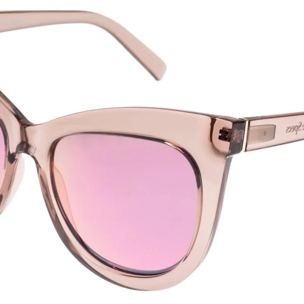 Le Specs le specs